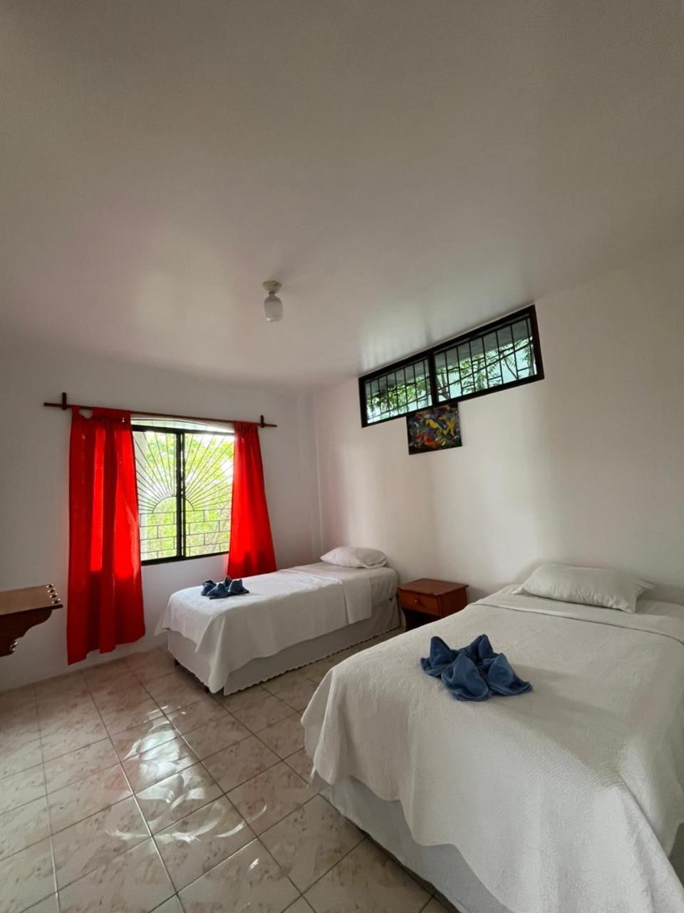 Hostal Poseidon Puerto Villamil Exterior foto