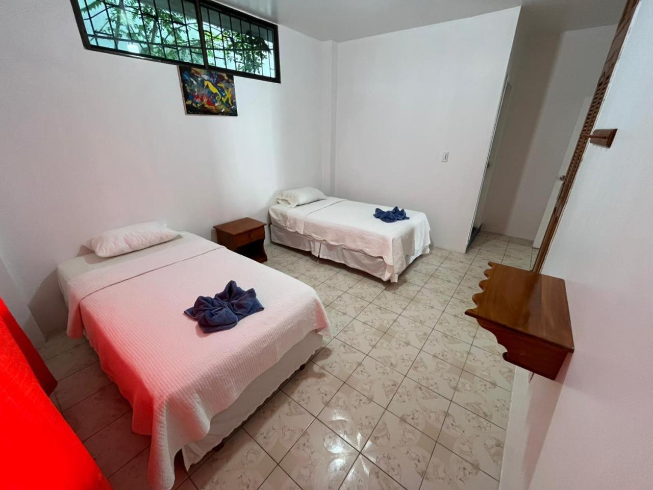 Hostal Poseidon Puerto Villamil Exterior foto