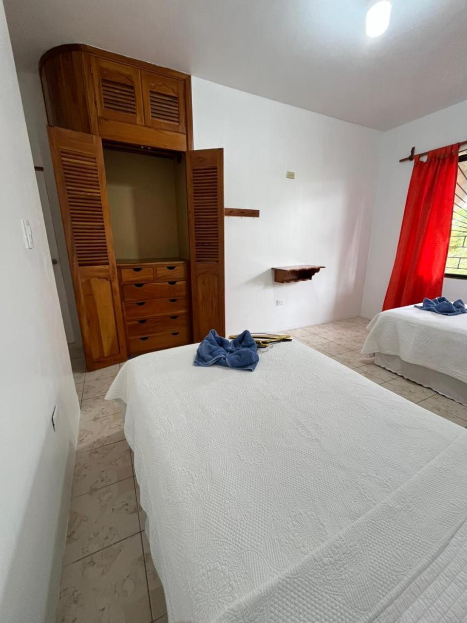 Hostal Poseidon Puerto Villamil Exterior foto