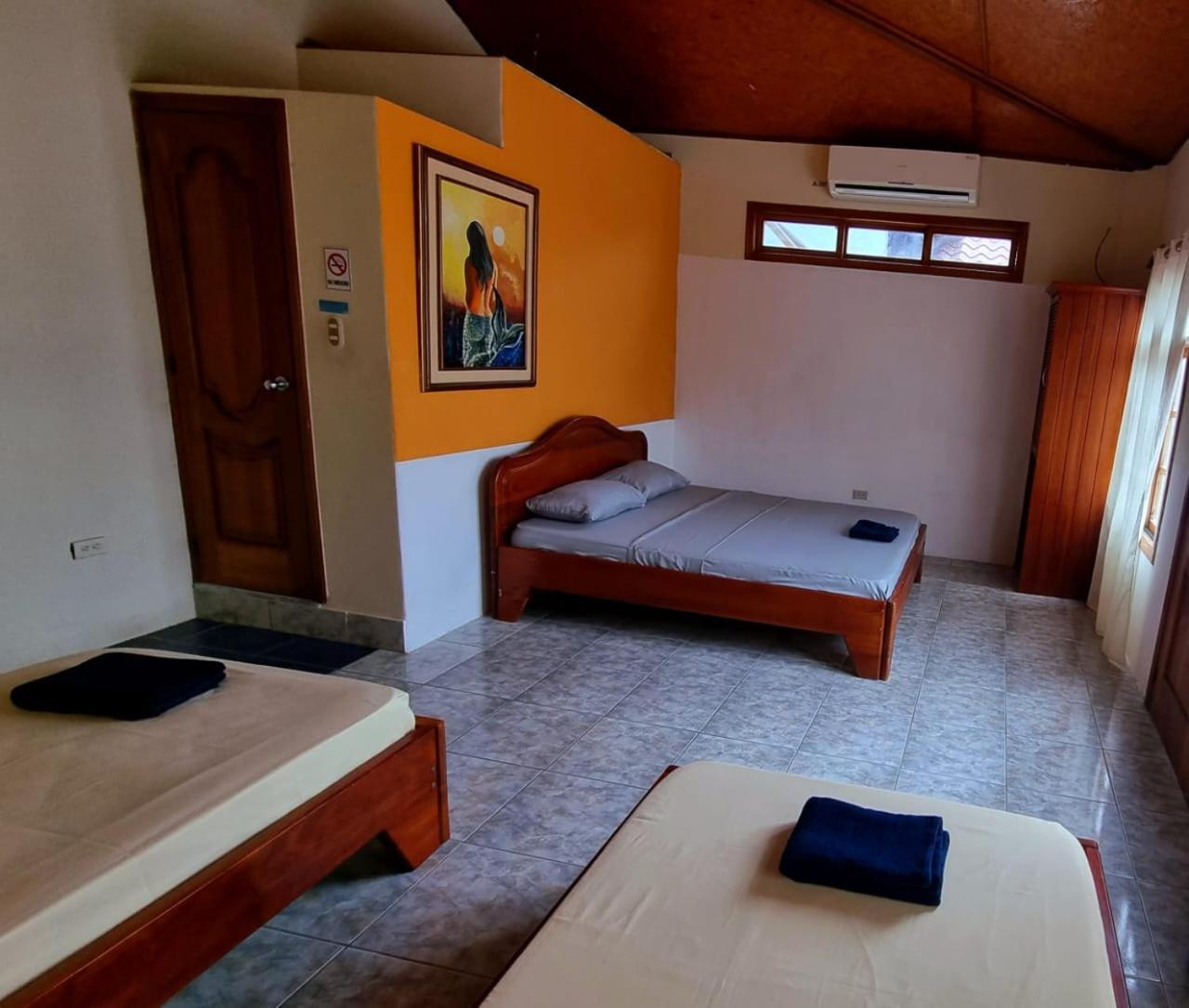 Hostal Poseidon Puerto Villamil Exterior foto
