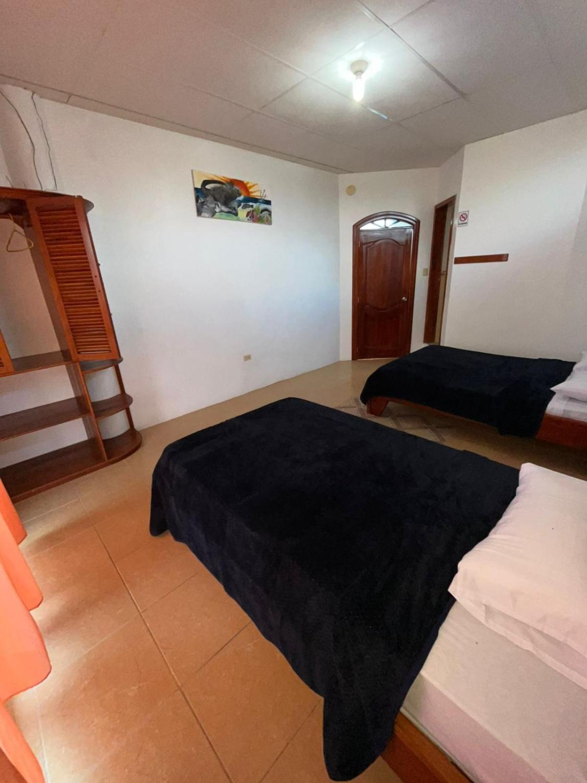 Hostal Poseidon Puerto Villamil Exterior foto