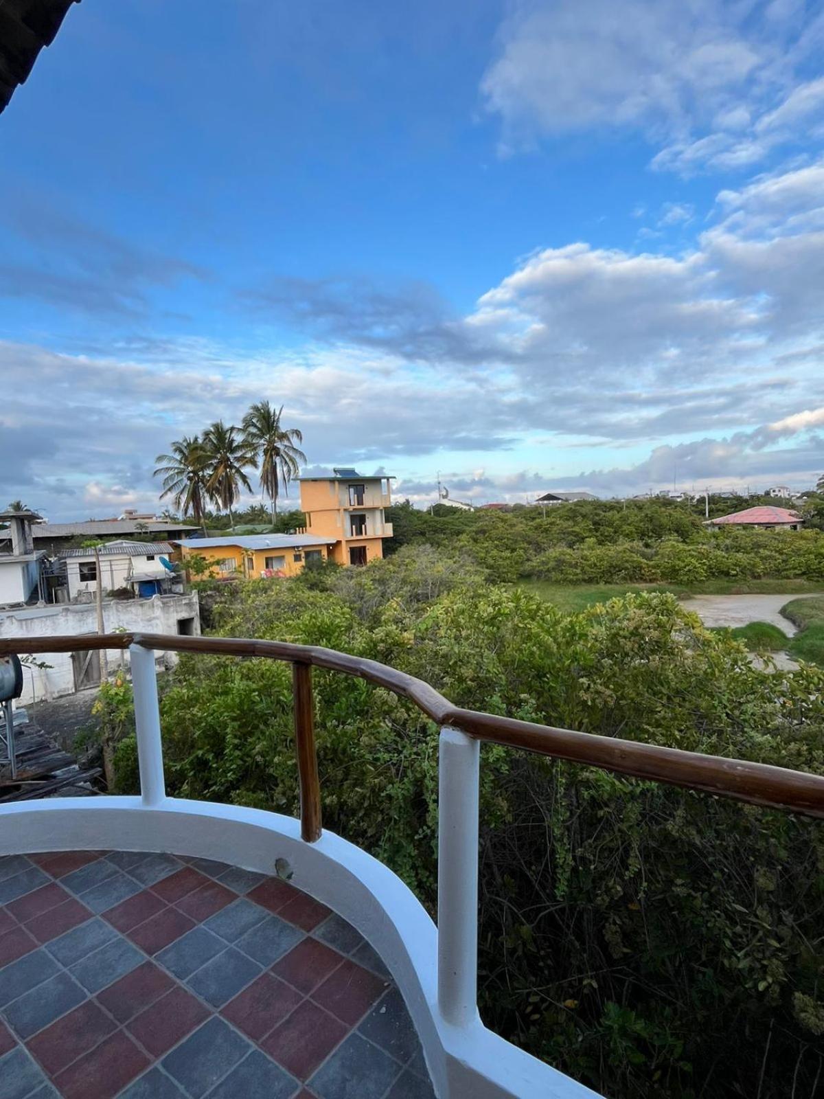 Hostal Poseidon Puerto Villamil Exterior foto