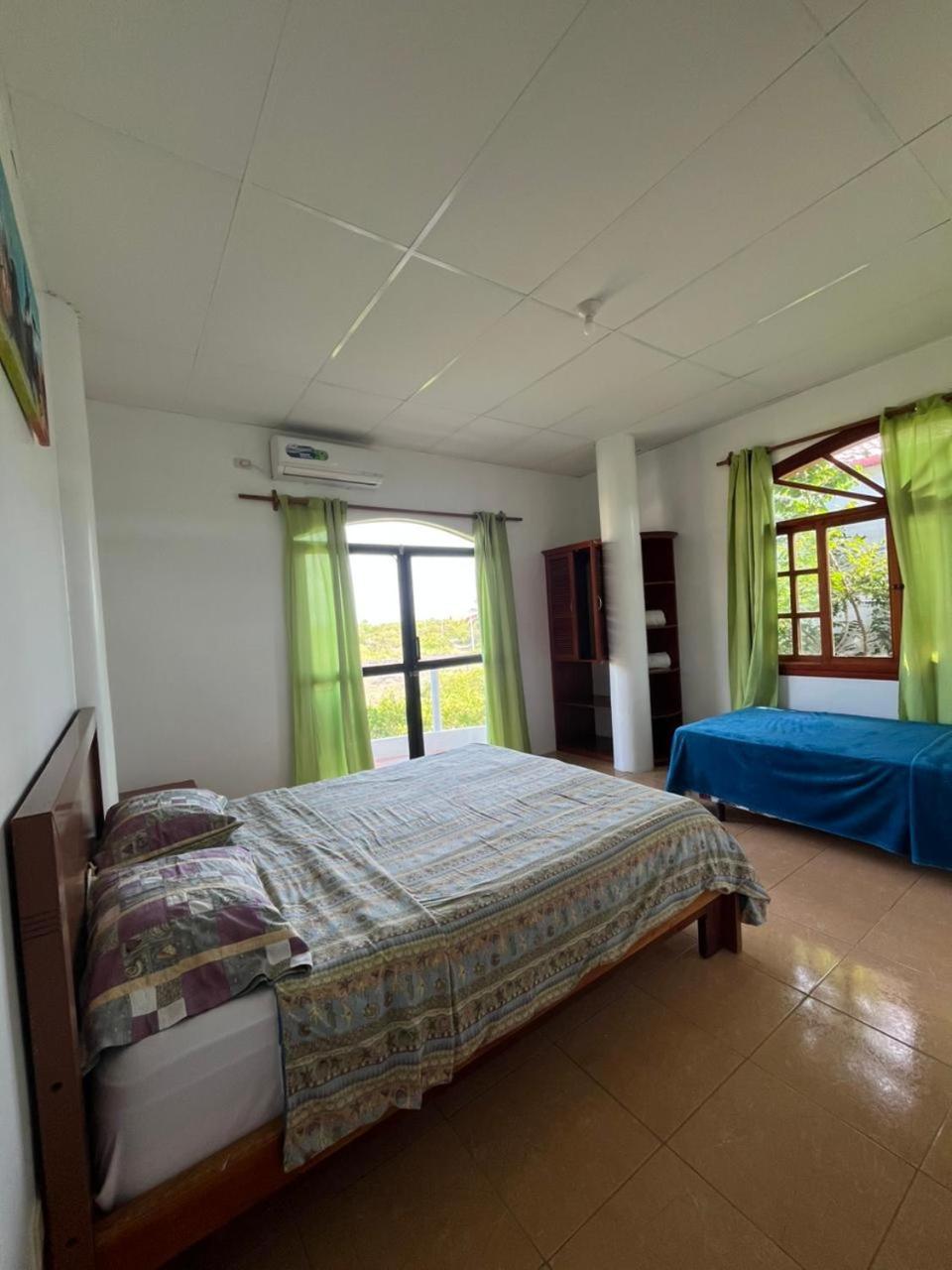 Hostal Poseidon Puerto Villamil Exterior foto
